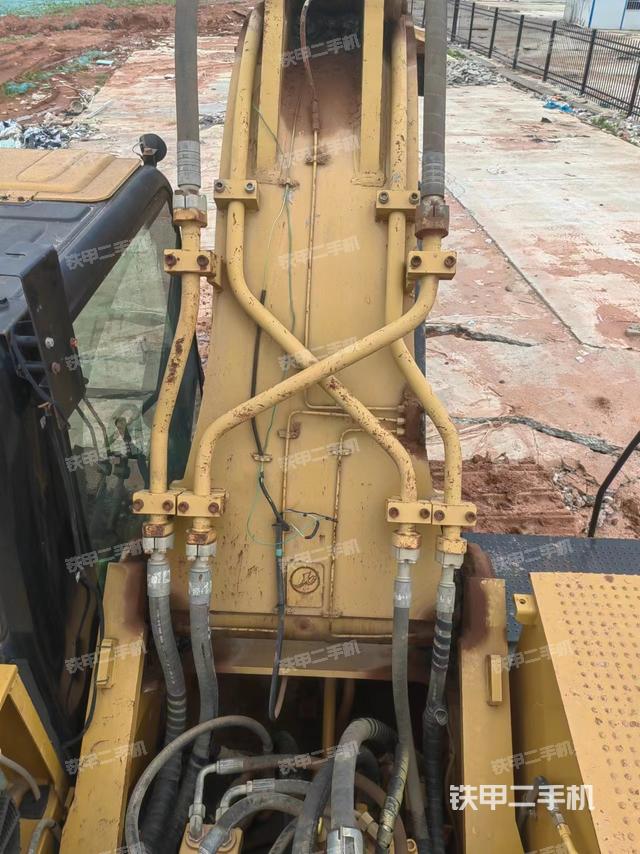 大臂背部俯视(工作和回转装置) 大臂背部俯视(工作和回转装置)