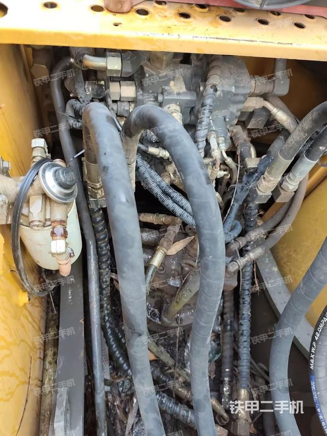 驾驶室顶部俯视(上车部件) 驾驶室顶部俯视(上车部件)