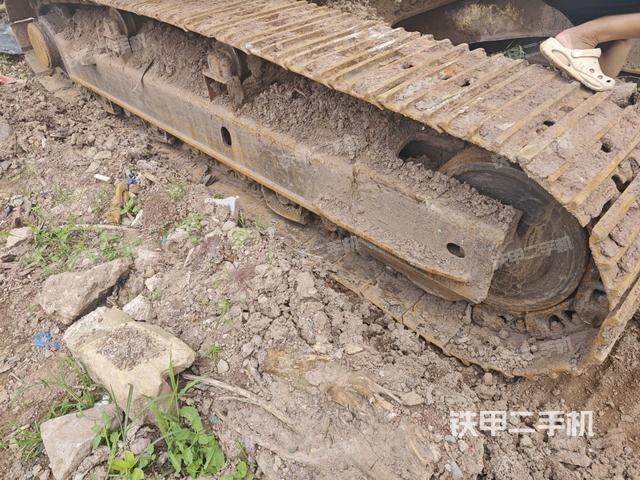 左側(cè)履帶整體?(行走機(jī)構(gòu)) 左側(cè)履帶整體?(行走機(jī)構(gòu))