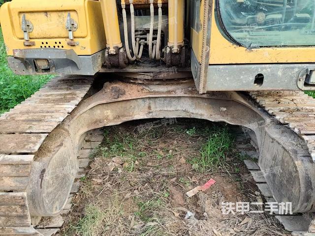 大臂根部 斜视(工作和回转装置) 大臂根部 斜视(工作和回转装置)