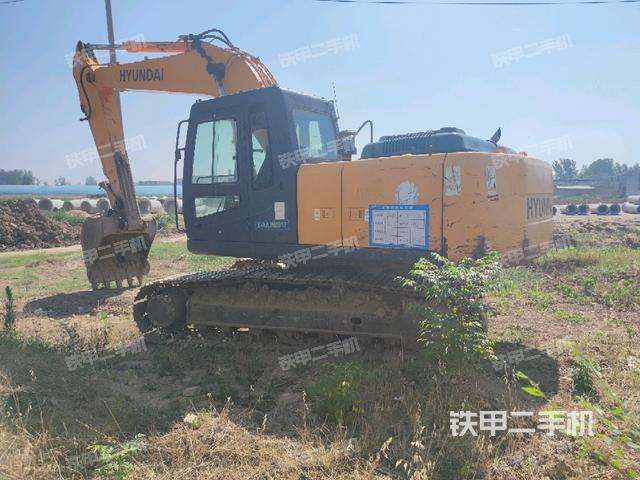 驾驶室顶部(整机外观) 驾驶室顶部(整机外观)