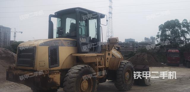 整機(jī)右后45°(整機(jī)外觀及大件) 整機(jī)右后45°(整機(jī)外觀及大件)