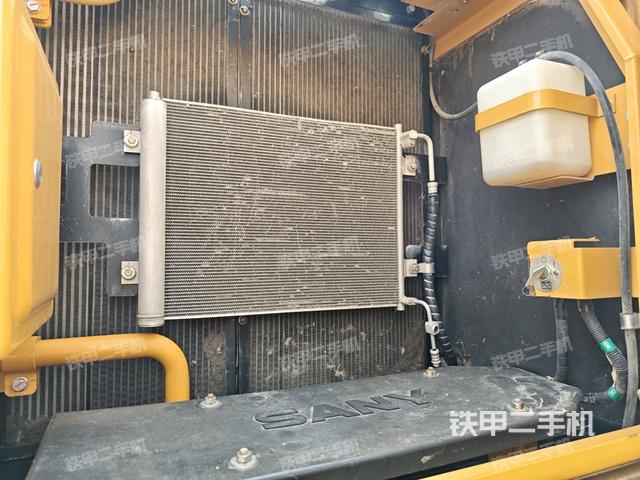 散热器正面(大件舱室) 散热器正面(大件舱室)