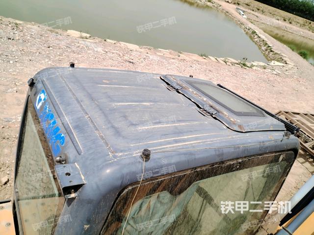 驾驶室顶部俯视(上车部件) 驾驶室顶部俯视(上车部件)