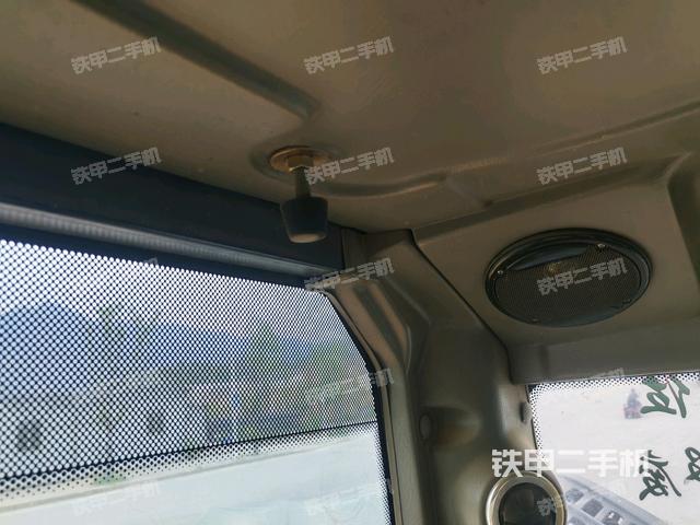 后窗玻璃角标（驾驶室部分）