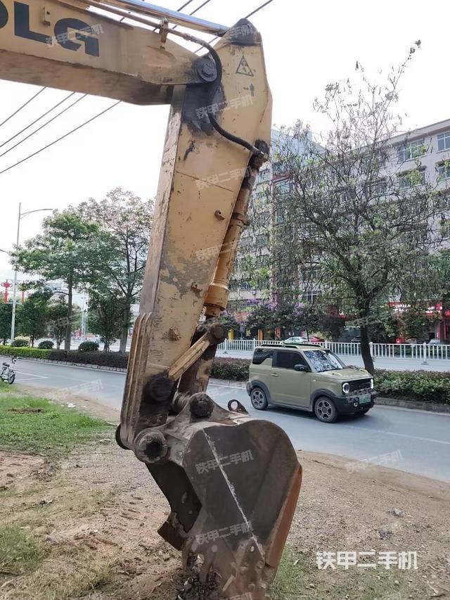 大臂背部俯视(工作和回转装置) 大臂背部俯视(工作和回转装置)