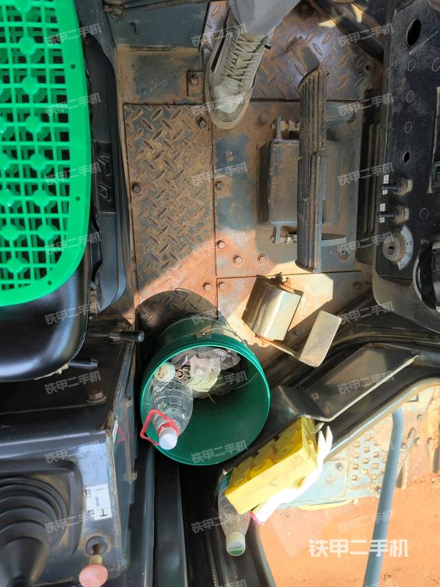 驾驶室内部顶部（推土机驾驶室）