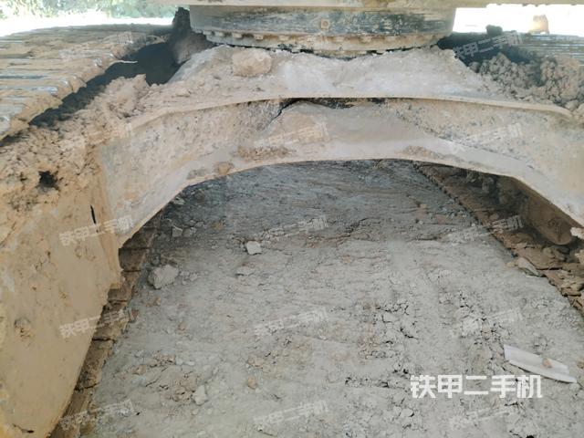 轉(zhuǎn)盤和下車架正前(工作和回轉(zhuǎn)裝置) 轉(zhuǎn)盤和下車架正前(工作和回轉(zhuǎn)裝置)