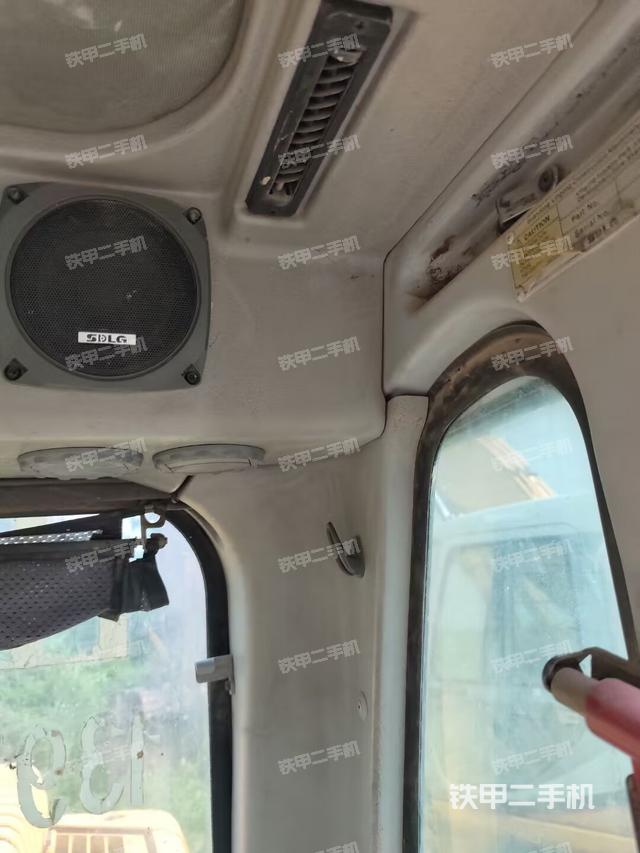 左后方玻璃角标(驾驶室部分) 左后方玻璃角标(驾驶室部分)