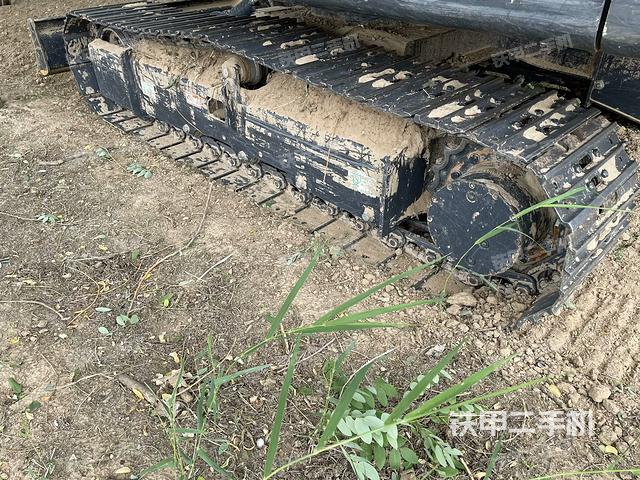 单侧履带整体(整机外观) 单侧履带整体(整机外观)