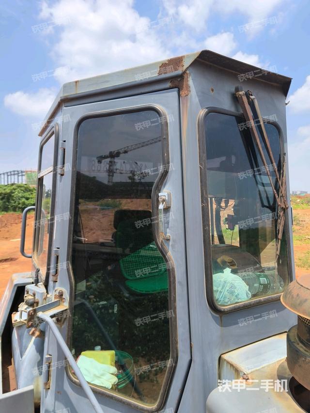 仪表盘全景（推土机驾驶室）