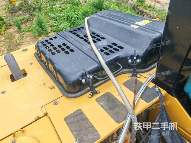 轉(zhuǎn)盤和下車架正前(工作和回轉(zhuǎn)裝置) 轉(zhuǎn)盤和下車架正前(工作和回轉(zhuǎn)裝置)