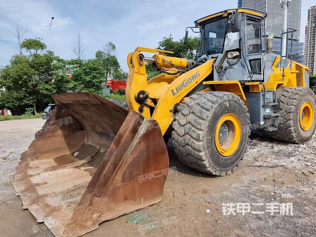 正后方(整機外觀) 正后方(整機外觀)