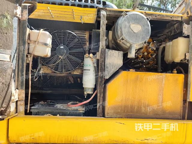 散熱器正面(大件艙室) 散熱器正面(大件艙室)