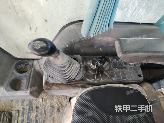 座椅右側(cè)控制臺(tái)/鑰匙門/油門/含右手柄(駕駛室部分) 座椅右側(cè)控制臺(tái)/鑰匙門/油門/含右手柄(駕駛室部分)