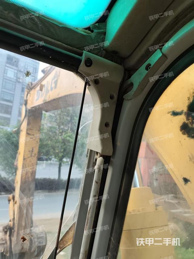 驾驶室左前45度(驾驶室部分) 驾驶室左前45度(驾驶室部分)