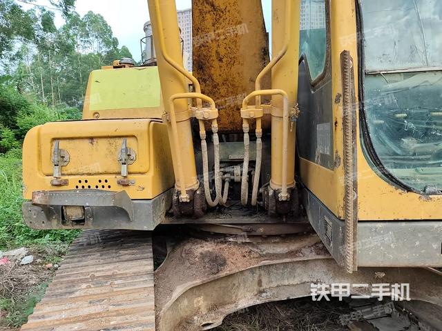 铲斗右后整体(工作和回转装置) 铲斗右后整体(工作和回转装置)