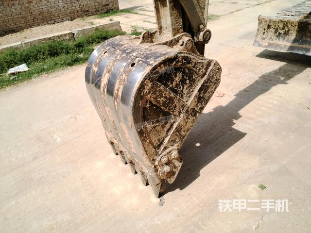 鏟斗45度(工作和回轉(zhuǎn)裝置) 鏟斗45度(工作和回轉(zhuǎn)裝置)