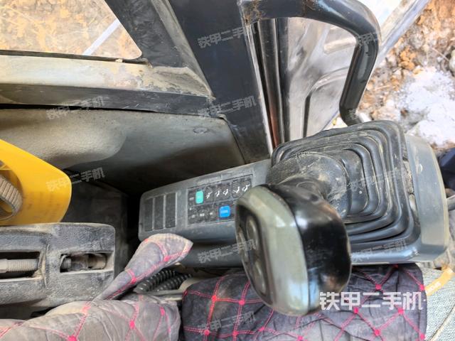 座椅左側(cè)控制臺(tái)/音響/含左手柄(駕駛室部分) 座椅左側(cè)控制臺(tái)/音響/含左手柄(駕駛室部分)
