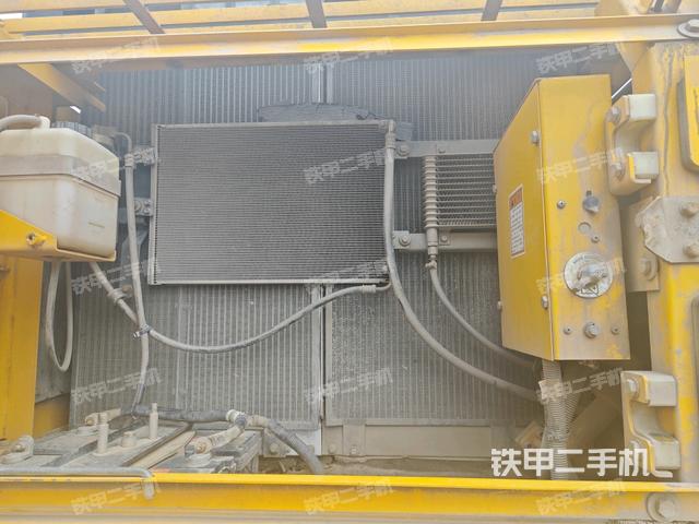 散熱器正面(大件艙室) 散熱器正面(大件艙室)