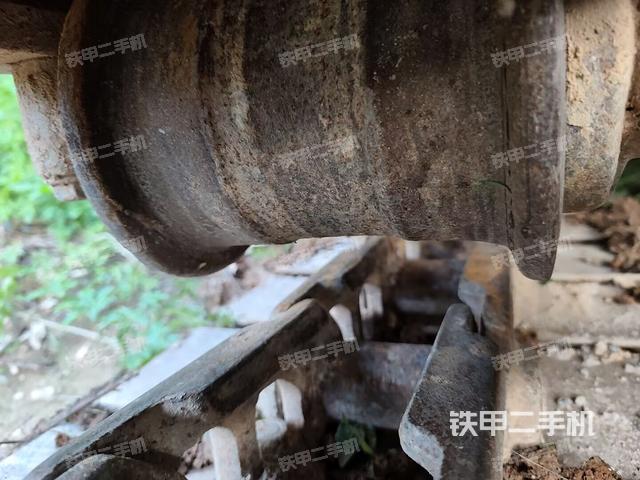 右侧履带整体(行走机构) 右侧履带整体(行走机构)