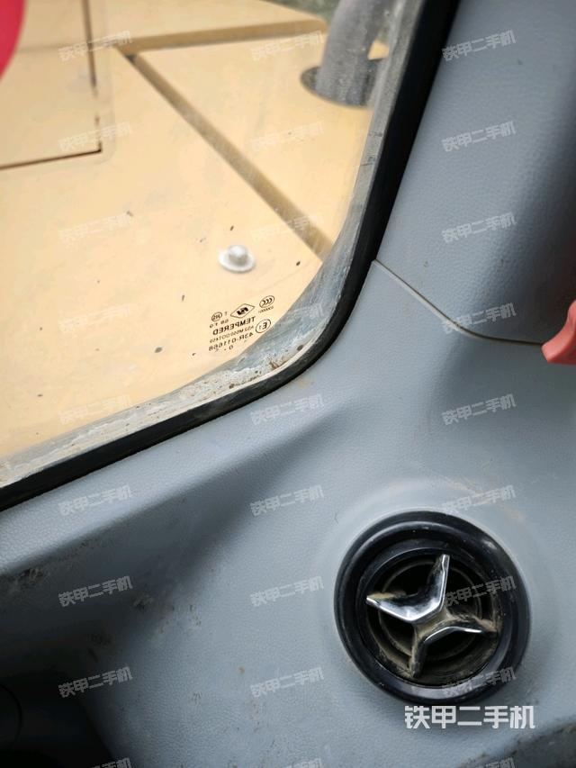 后窗玻璃角標(biāo)（駕駛室部分）