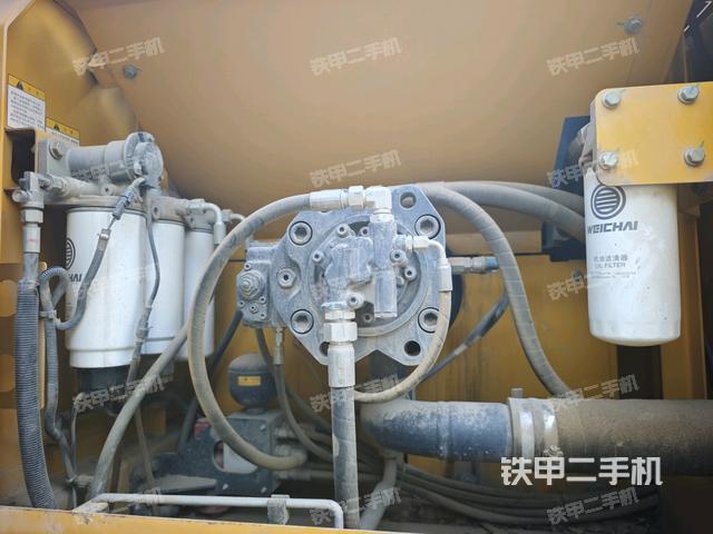 液壓泵艙室正面整體(整機外觀) 液壓泵艙室正面整體(整機外觀)