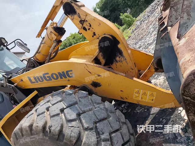 鏟斗油缸側(cè)面(工作裝置) 鏟斗油缸側(cè)面(工作裝置)