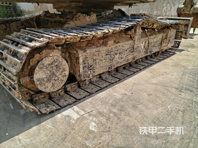 左側(cè)履帶整體?(行走機(jī)構(gòu)) 左側(cè)履帶整體?(行走機(jī)構(gòu))
