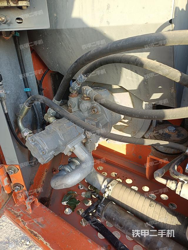 液壓泵艙室正面整體(整機(jī)外觀) 液壓泵艙室正面整體(整機(jī)外觀)