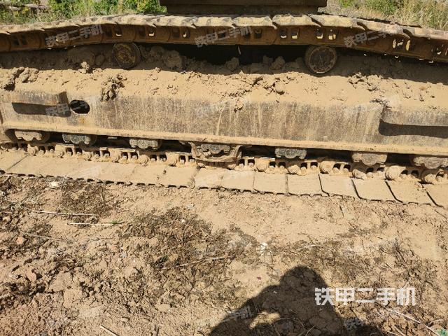 单侧履带整体(整机外观) 单侧履带整体(整机外观)