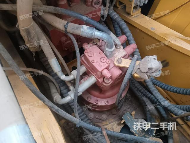 回转马达和主控阀（整机外观）