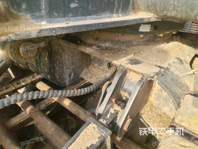 轉(zhuǎn)盤(pán)和下車(chē)架正前(工作和回轉(zhuǎn)裝置) 轉(zhuǎn)盤(pán)和下車(chē)架正前(工作和回轉(zhuǎn)裝置)