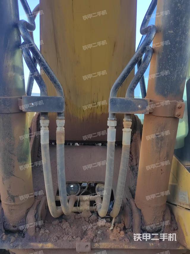 轉盤和下車架正前(工作和回轉裝置) 轉盤和下車架正前(工作和回轉裝置)