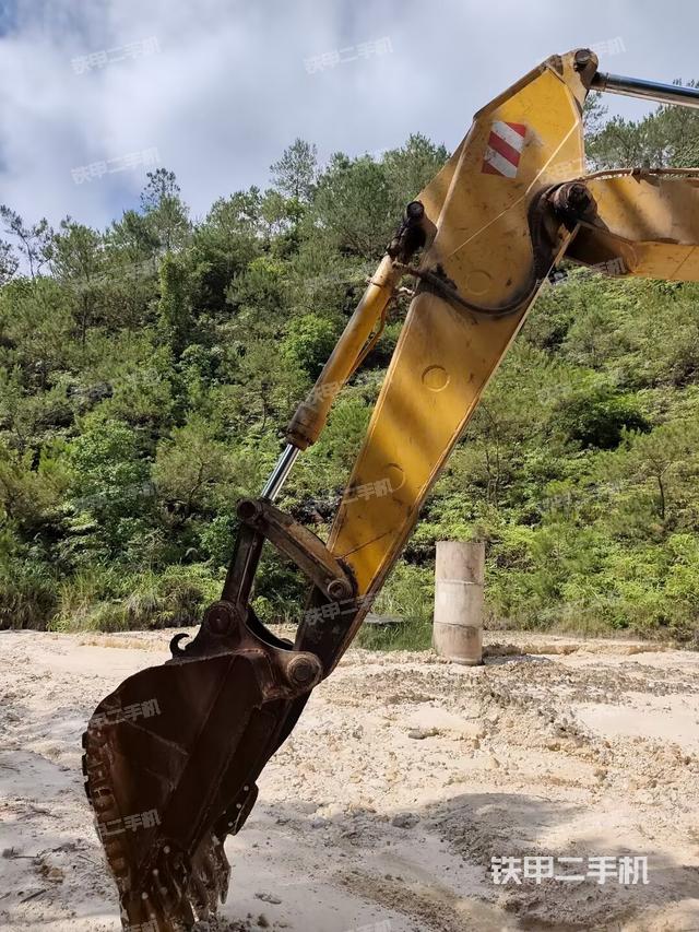 大臂油缸整體?豎拍(工作和回轉(zhuǎn)裝置) 大臂油缸整體?豎拍(工作和回轉(zhuǎn)裝置)