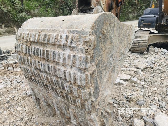 小臂整体右前（工作和回转装置）