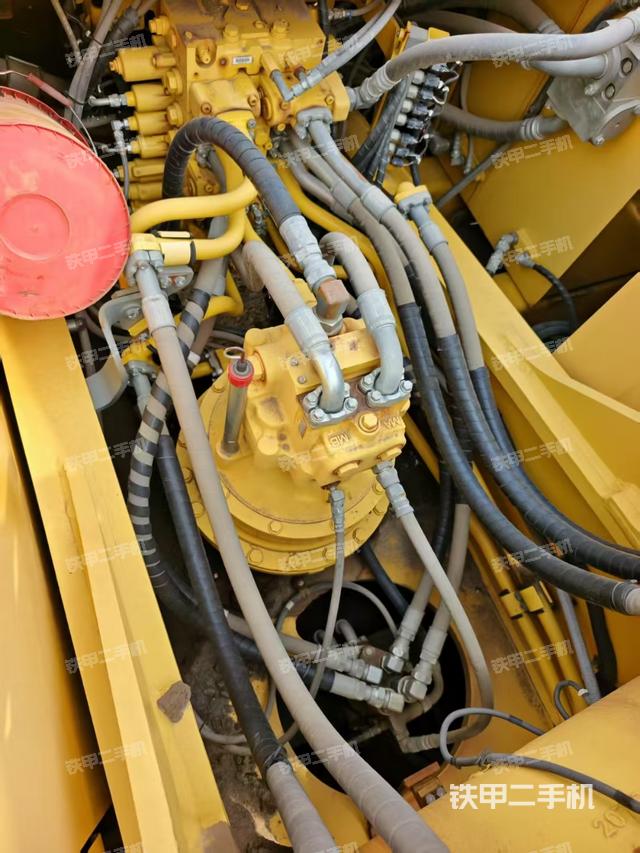 回转马达和主控阀（整机外观）