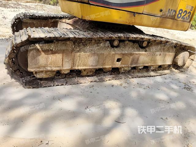 右側(cè)履帶整體(行走機(jī)構(gòu)) 右側(cè)履帶整體(行走機(jī)構(gòu))