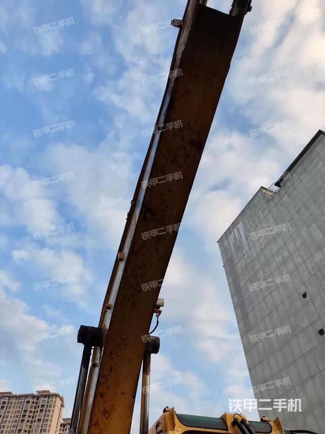 大臂整体 右侧(工作和回转装置) 大臂整体 右侧(工作和回转装置)