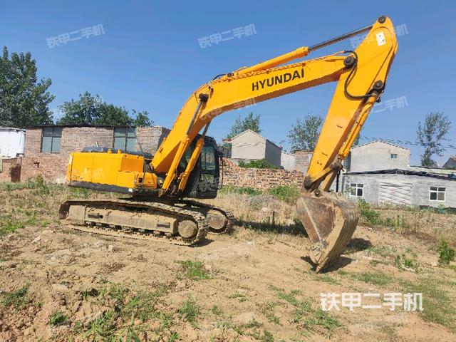 驾驶室整体(整机外观) 驾驶室整体(整机外观)