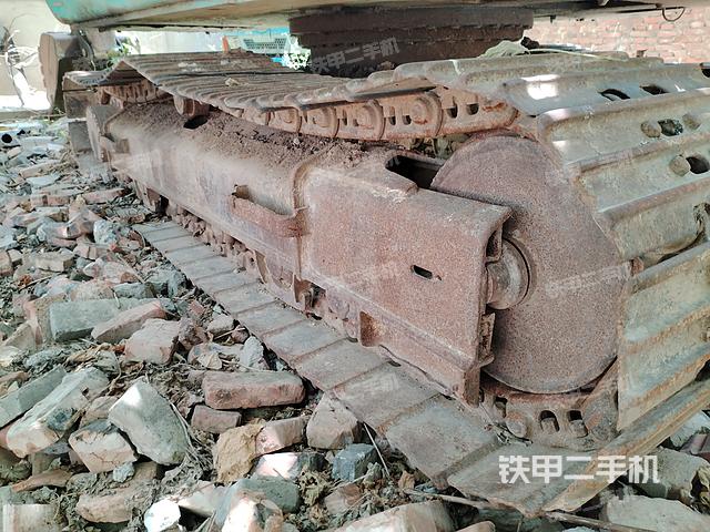 單側(cè)履帶整體(整機(jī)外觀) 單側(cè)履帶整體(整機(jī)外觀)