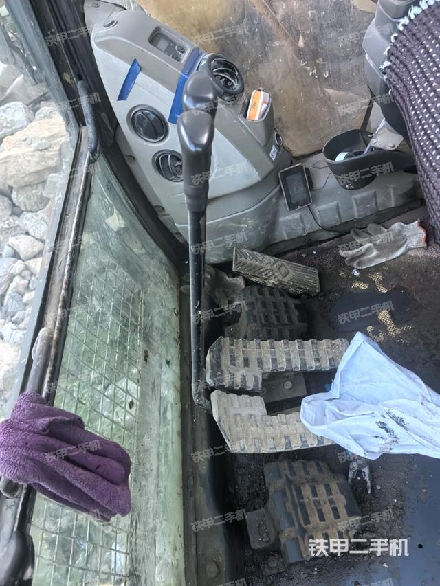 左后方玻璃角標(biāo)(駕駛室部分) 左后方玻璃角標(biāo)(駕駛室部分)