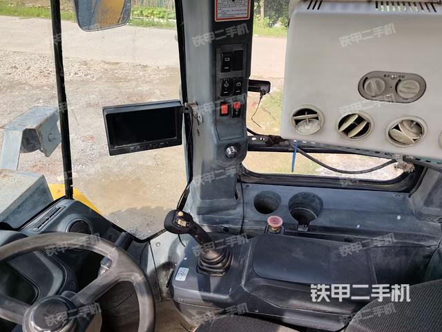 頂棚整體  內(nèi)(駕駛室部分) 頂棚整體  內(nèi)(駕駛室部分)