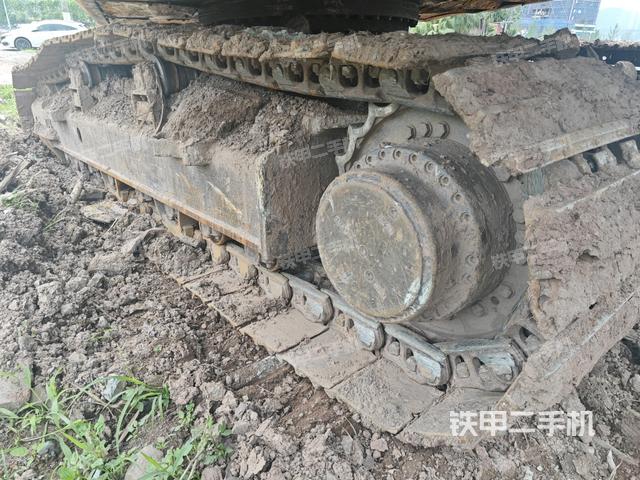 右側(cè)履帶整體(行走機(jī)構(gòu)) 右側(cè)履帶整體(行走機(jī)構(gòu))