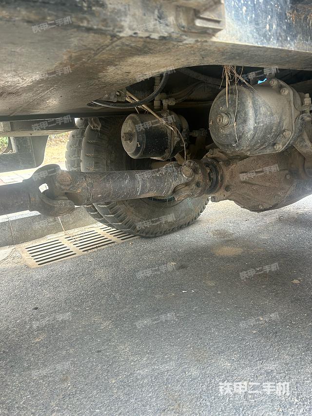 回转马达和主控阀（整机外观）