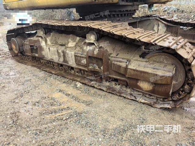 右側(cè)履帶整體(行走機(jī)構(gòu)) 右側(cè)履帶整體(行走機(jī)構(gòu))