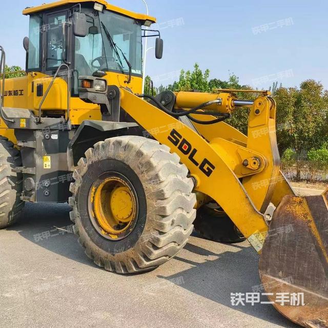 駕駛室操作臺(整機(jī)外觀及大件) 駕駛室操作臺(整機(jī)外觀及大件)