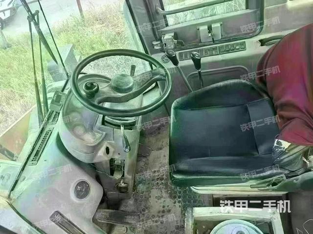駕駛室工作臺(整機外觀及大件) 駕駛室工作臺(整機外觀及大件)