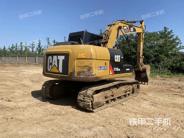 卡特彼勒CAT®313D2 GC 小型液压挖掘机的设备实拍-第2张实拍照片