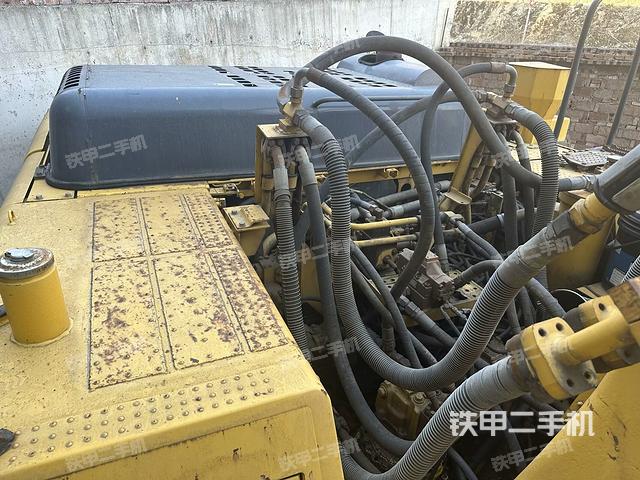 駕駛室頂部(整機外觀) 駕駛室頂部(整機外觀)